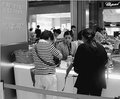 中国游客带火全球免税市场 受世界各国欢迎